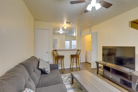 Quiet Killeen Townhome, 5 Mi to Fort Hood Shopping Apartment in Killeen