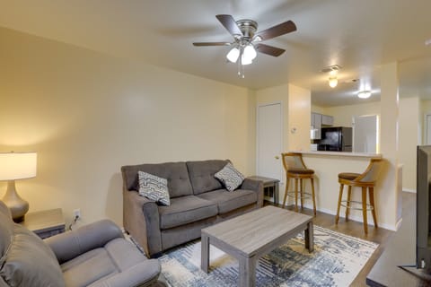 Quiet Killeen Townhome, 5 Mi to Fort Hood Shopping Apartment in Killeen