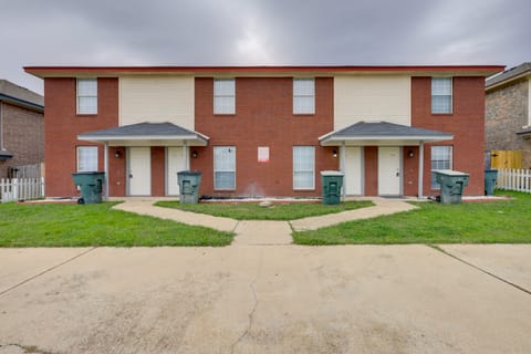 Quiet Killeen Townhome, 5 Mi to Fort Hood Shopping Apartment in Killeen