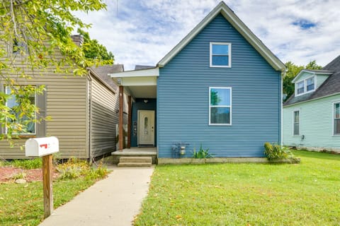 8 Mi to Louisville: New Albany Home w/ Grill! House in New Albany