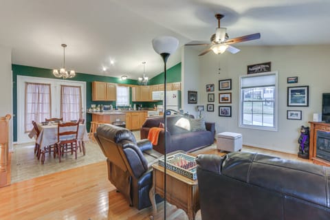 Charming Shenandoah Retreat w/ Deck & Grill! House in Shenandoah