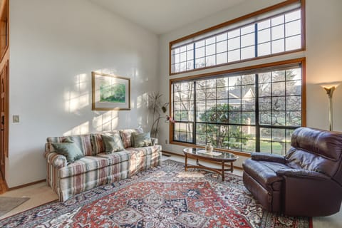 Lovely Portland Home ~ 10 Mi to Downtown! House in Gresham