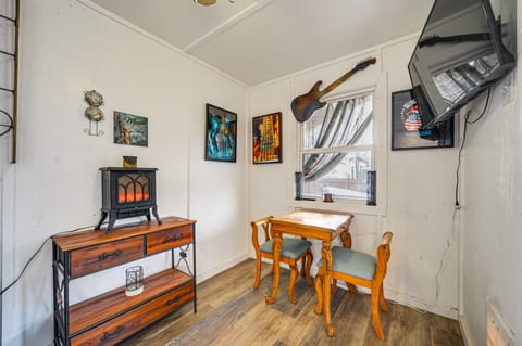 Cozy Canyon Lake Cottage Rental w/ Private Hot Tub Cottage in Canyon Lake