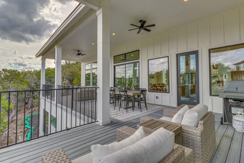 Modern Farmhouse w/ Large Deck, Lake Travis Views! House in Point Venture