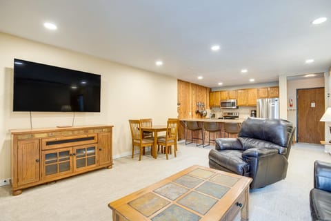 Easy Ski Shuttle Access! Winter Park Mtn Getaway Apartment in Fraser