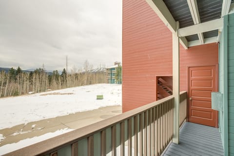 Easy Ski Shuttle Access! Winter Park Mtn Getaway Apartment in Fraser