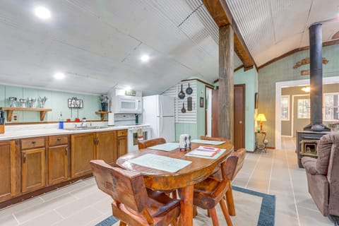 Bunkhouse-Style Studio in Elkins Near ATV Trails! Apartment in Arkansas