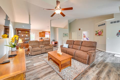 Home w/ Private Pool - 15 miles to Ark Encounter! House in Ohio