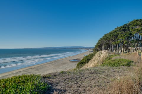 Seascape Aptos Retreat w/ Bocce Ball Court! House in Rio Del Mar