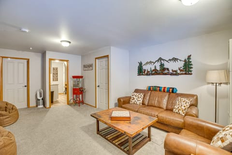 Cozy Ouray Apartment, Steps to Riverwalk Trail! Apartment in Ouray