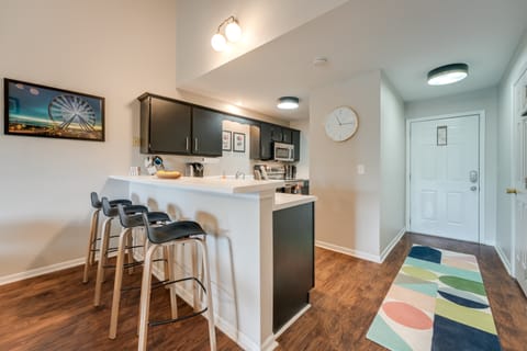 Fireplace, Indoor Pool Access! Family Branson Unit Apartment in Branson