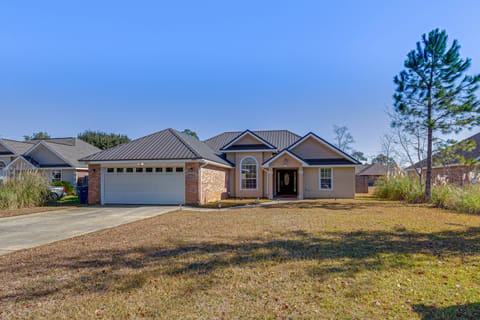 Family-Friendly Ocean Springs Home: Grill, Hot Tub House in Ocean Springs