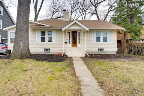 Dog-Friendly Pleasant Ridge Home: 13 Mi to Detroit House in Ferndale