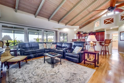 Honomu Home w/ Screened Lanai + Ocean Views! Casa in Honomu