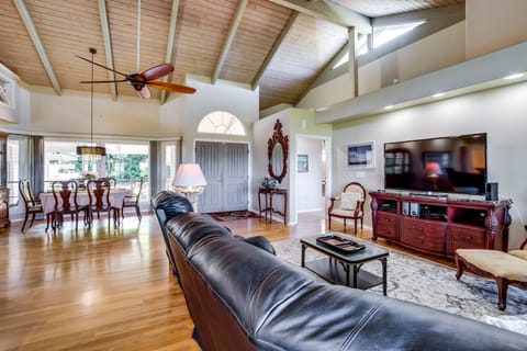 Honomu Home w/ Screened Lanai + Ocean Views! Casa in Honomu