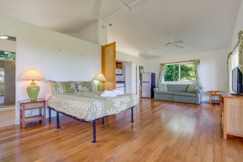 Pepeekeo Studio w/ Private Lanai Near Akaka Falls! Apartment in Honomu