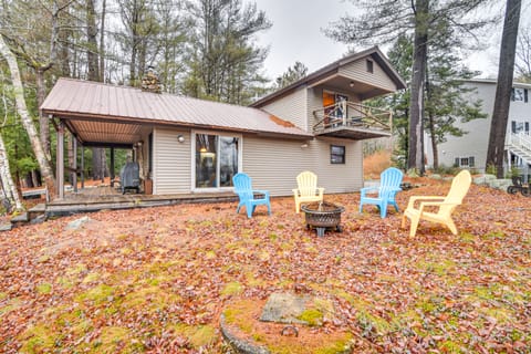 Cozy Thompson Lake Cabin w/ Boat Dock & Launch Casa in Casco