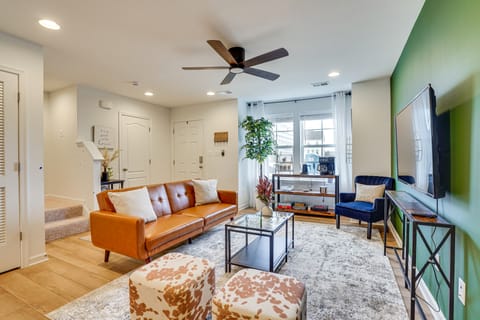 Charles Town Townhome: 9 Mi to Harpers Ferry Apartment in Charles Town