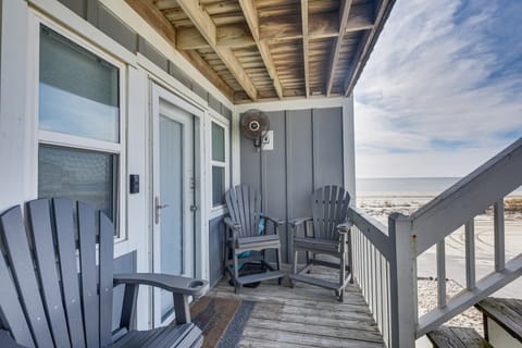 Ocean Isle Beach Condo w/ Balcony: Steps to Shore! Apartment in Ocean Isle Beach