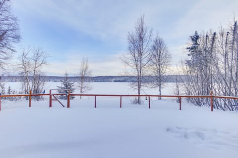 Wasilla 'Spruce Moose' Cabin: Lakefront + Hot Tub! House in Big Lake