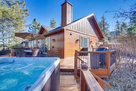 Big Bear Lake Cabin w/ Hot Tub & Gas Fire Pit! House in Big Bear