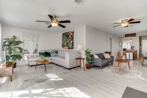 Charming Austin Home on 2 Acres: BBQ & Yard! House in Austin