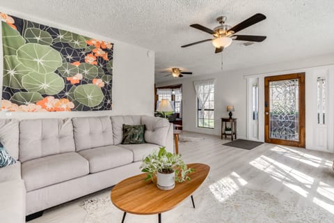 Charming Austin Home on 2 Acres: BBQ & Yard! House in Austin