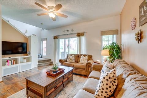 Kissimmee Home w/ Resort Perks: 4 Mi to Disney! Apartment in Four Corners