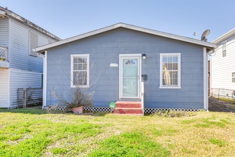 Convenient Galveston Home < 1 Mi to Beach! House in Galveston Island