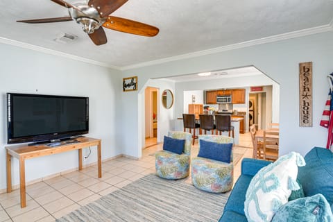 Convenient Galveston Home < 1 Mi to Beach! House in Galveston Island