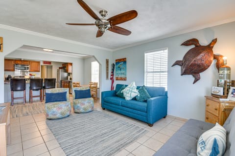 Convenient Galveston Home < 1 Mi to Beach! House in Galveston Island