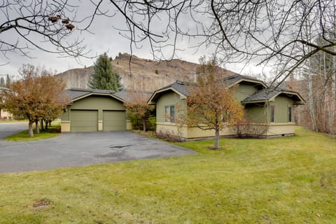 Family-Friendly Home ~ 2 Mi to River Run Day Lodge House in Sun Valley