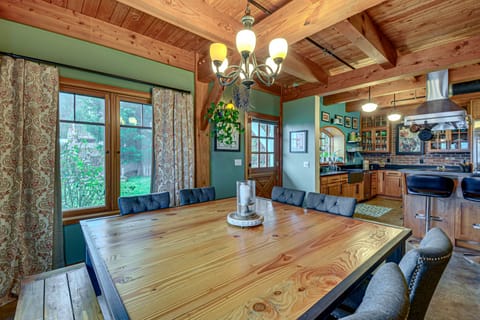 Luxury Vashon Vacation Rental w/ Beach Access! House in Vashon