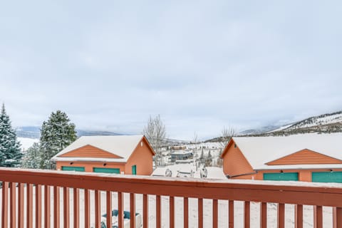5 Mi to Ski Resort: Mtn-View Townhome in Dillon Apartment in Dillon