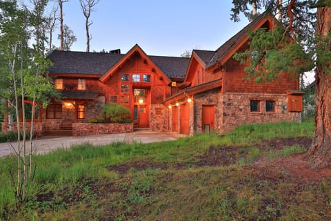 Mountain Village Marvel w/ Hot Tub & Home Gym! House in Telluride