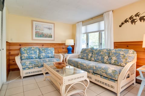 Coastal Cape Cod Charmer: Walk to Beach & Main St! House in Dennis Port