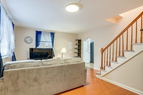 Pet-Friendly Burlington Home: 17 Mi to Boston! House in Burlington