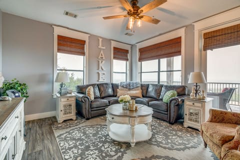 Jonestown Condo on Lake Travis w/ 2 Balconies! Apartment in Jonestown