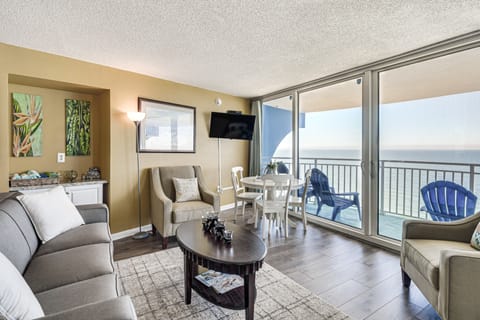 Beachfront Daytona Condo w/ Pool & Hot Tub Access! Apartment in South Daytona