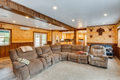 Houtzdale Home w/ Shuffleboard & Pickleball! House in Allegheny River