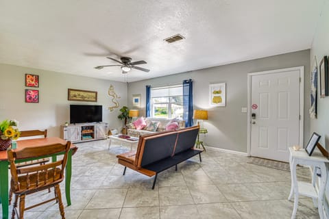 Spring Hill Home - 3 Mi to Weeki Wachee Springs! House in Spring Hill