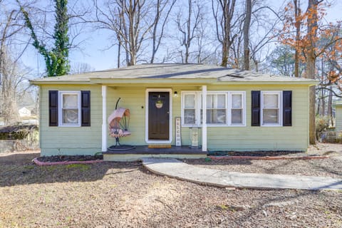 Pet-Friendly Georgia Retreat w/ Fire Pit & Porch! House in Forest Park