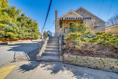 Spacious Pittsburgh Getaway ~ 2 Mi to Downtown! Apartment in Pittsburgh