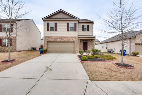 Spacious Atlanta Home w/ Yard & Charcoal Grill! House in Union City