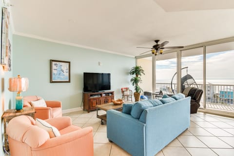 Gulf Shores Beachfront Condo w/ Community Pool! Apartment in West Beach