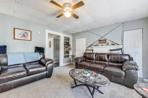 Pet-Friendly North Carolina Abode - Deck & Hot Tub House in Kannapolis