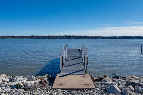 Waterfront Buckeye Lake Home w/ Deck & Dock! House in Buckeye Lake