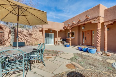 Cozy Santa Fe Studio w/ Courtyard & Fireplace Apartment in Santa Fe