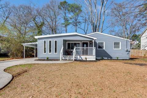 Smyrna Home w/ Porch: 2 Mi to Battery Atlanta! House in Smyrna