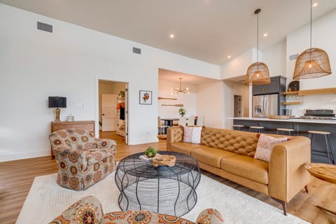 Chic Burnet Home on Lake Buchanan w/ 2 Fireplaces! House in Rio Grande